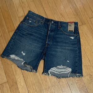 NWT!! Levi’s 501 distressed shorts!
